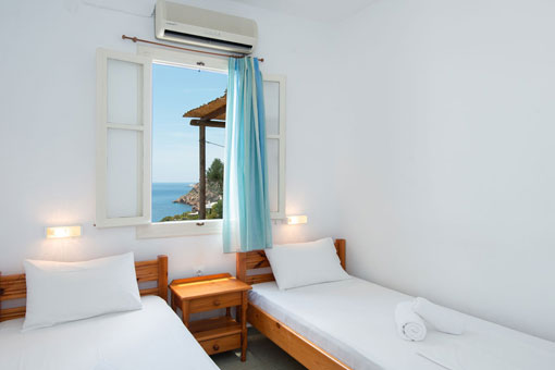 Bedroom with two beds in Sifnos