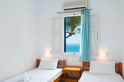 Bedroom with two beds in Sifnos