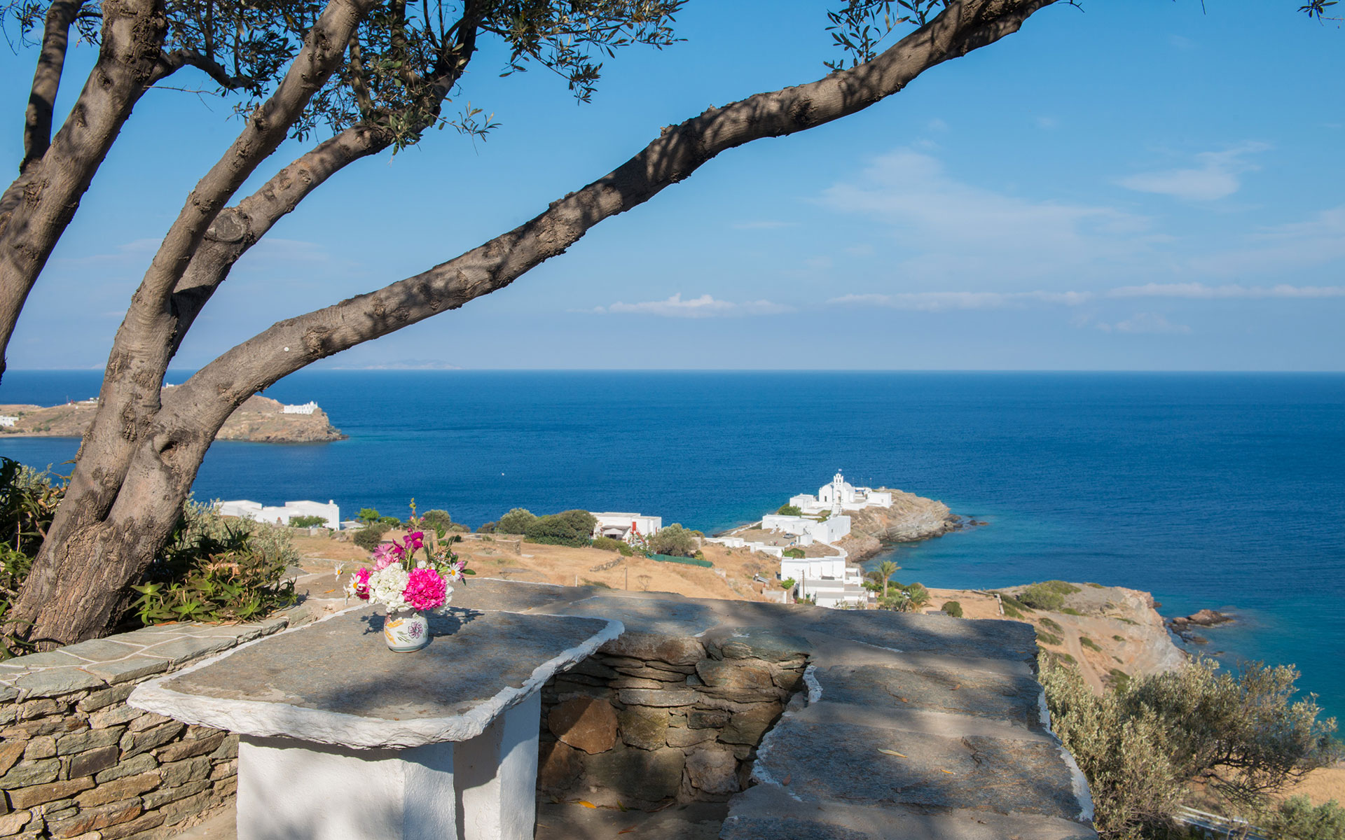 Vue illimitée sur les chambres Roubina de Chryssopigi à Sifnos